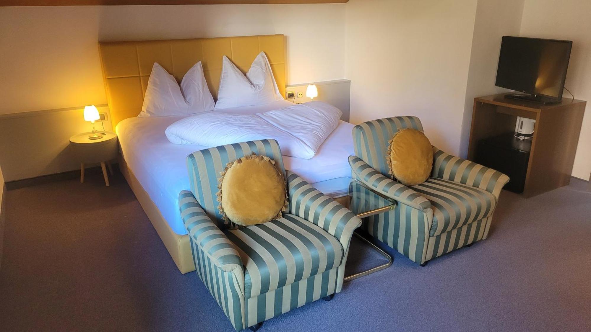 Hotel Schönbrunn Merano Rum bild